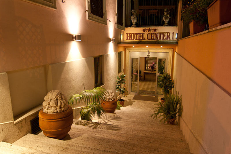 Hotel Center 2 Rome Bagian luar foto