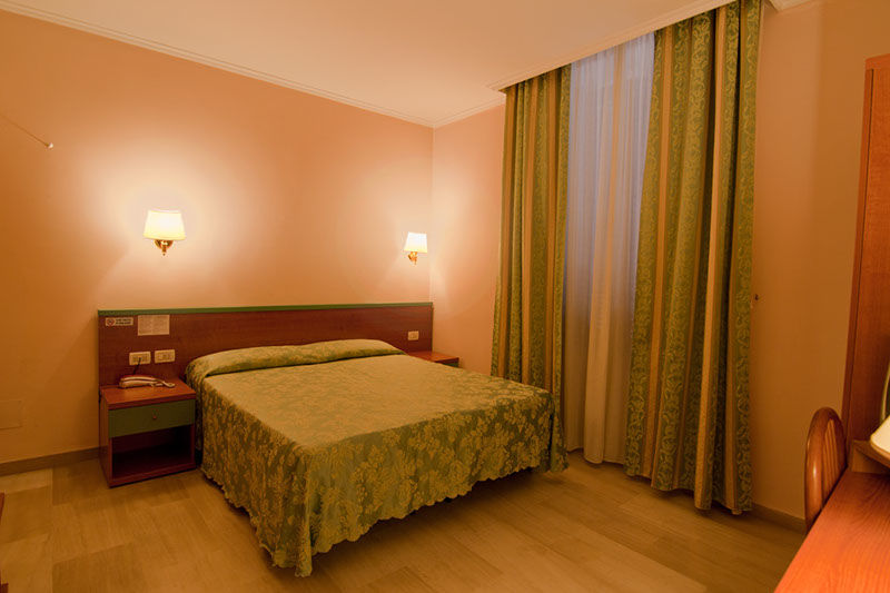 Hotel Center 2 Rome Bagian luar foto